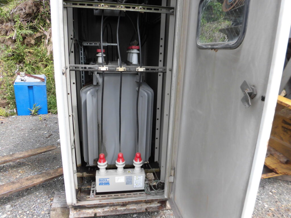 キュービクル 100KVA 中古機械